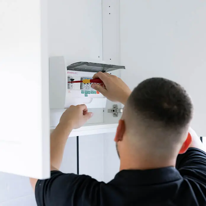 Zekeringkast aansluiten in Aubel